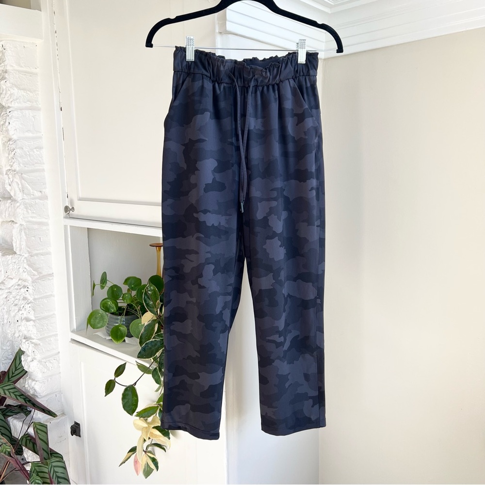 Lululemon Stretch High-Rise Cropped Pant 23" in Black Camo